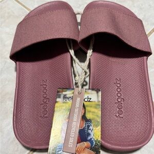 Feelgoodz Mauve Slide Slippers Women’s Size 8 Indoor Outdoor Comfort Sandals NWT